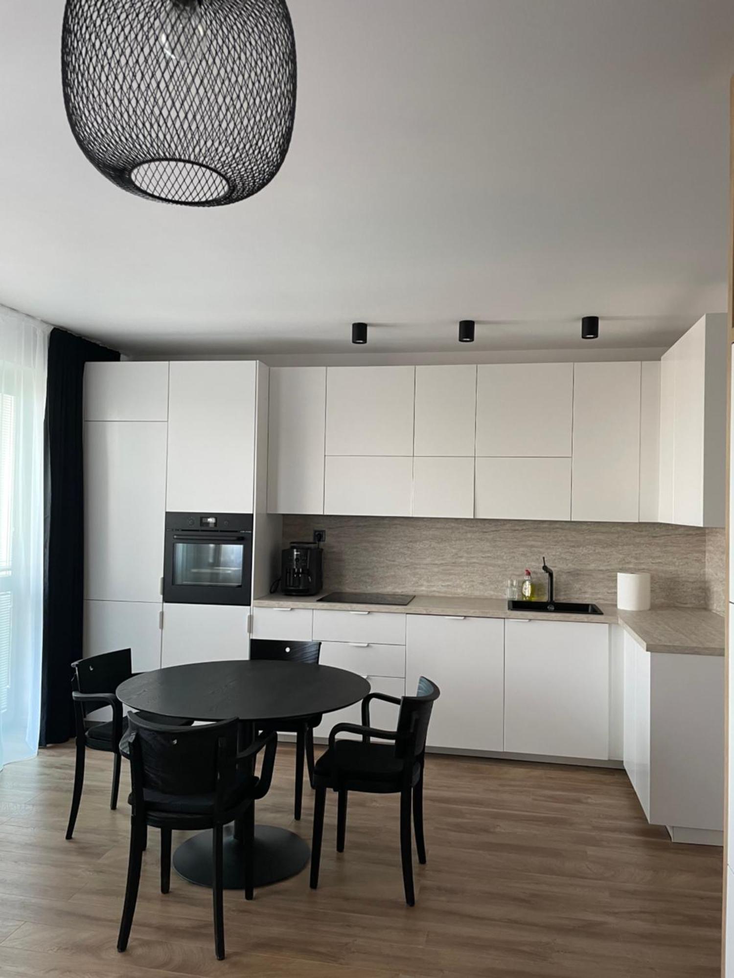 Apartman Petronela บราติสลาวา ภายนอก รูปภาพ